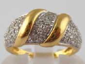 Appraisal: A yellow metal tests carat gold pave set diamond ring