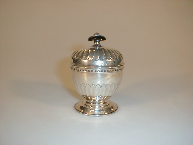 Appraisal: An Edward VII silver ovoid box and cover the lobed