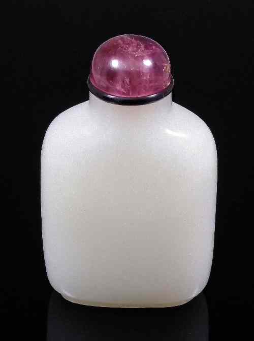 Appraisal: A Chinese white jade snuff bottle and stopper ins mm