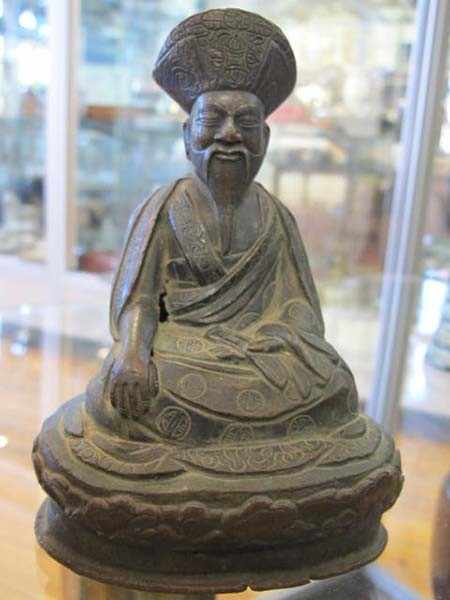 Appraisal: TH CENTURY CHINESE BRONZE SEATED BUDDHA