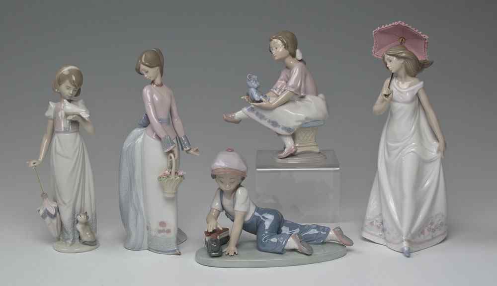 Appraisal: LLADRO PORCELAIN SOCIETY CLUB FIGURINES pieces to include SUMMER STROLL