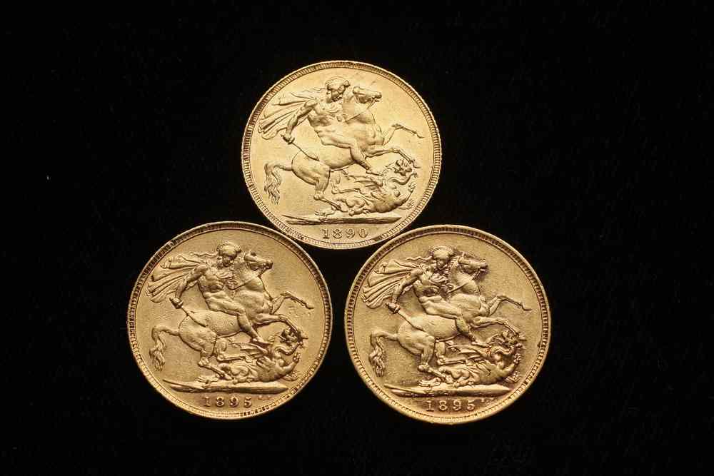 Appraisal: COINS - English gold sovereigns ungraded