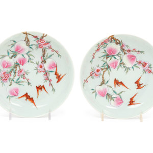 Appraisal: A Pair of Chinese Famille Rose Porcelain 'Bats and Peaches'