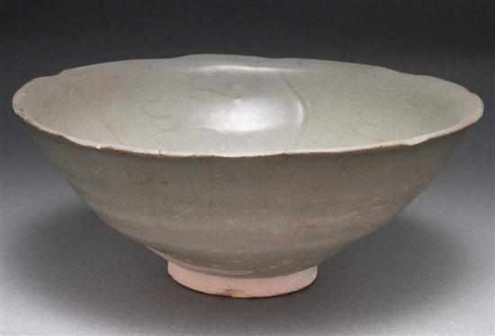 Appraisal: Chinese celadon glaze earthenware bowl th century with scallop rim