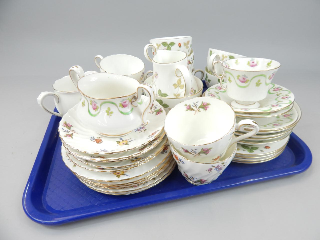 Appraisal: Various items of porcelain to include a Wedgwood Wild Strawberry