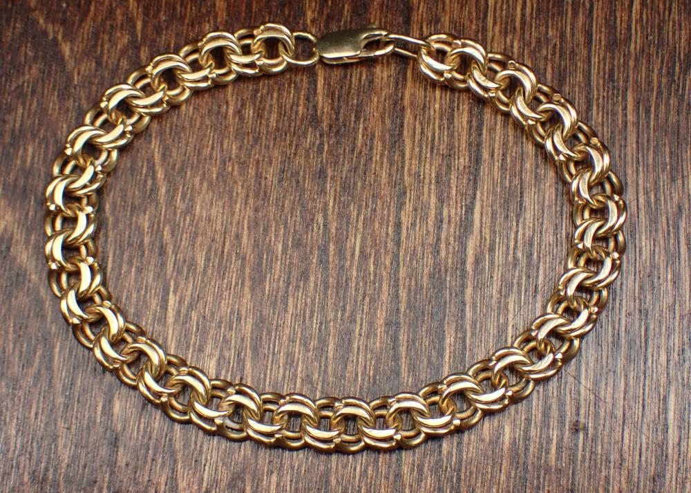 Appraisal: FOURTEEN KARAT YELLOW GOLD CHAIN BRACELET The - yellow gold