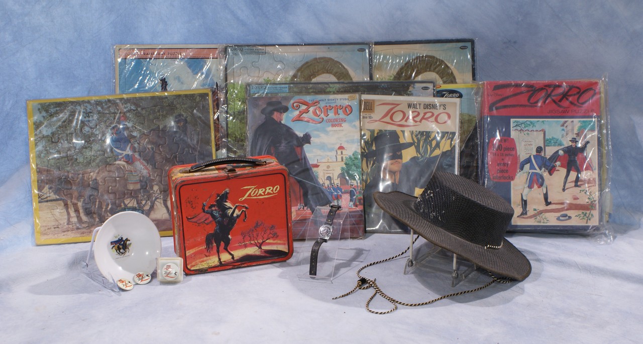 Appraisal: Zorro lot including lunch box by Aladdin rust dents missing