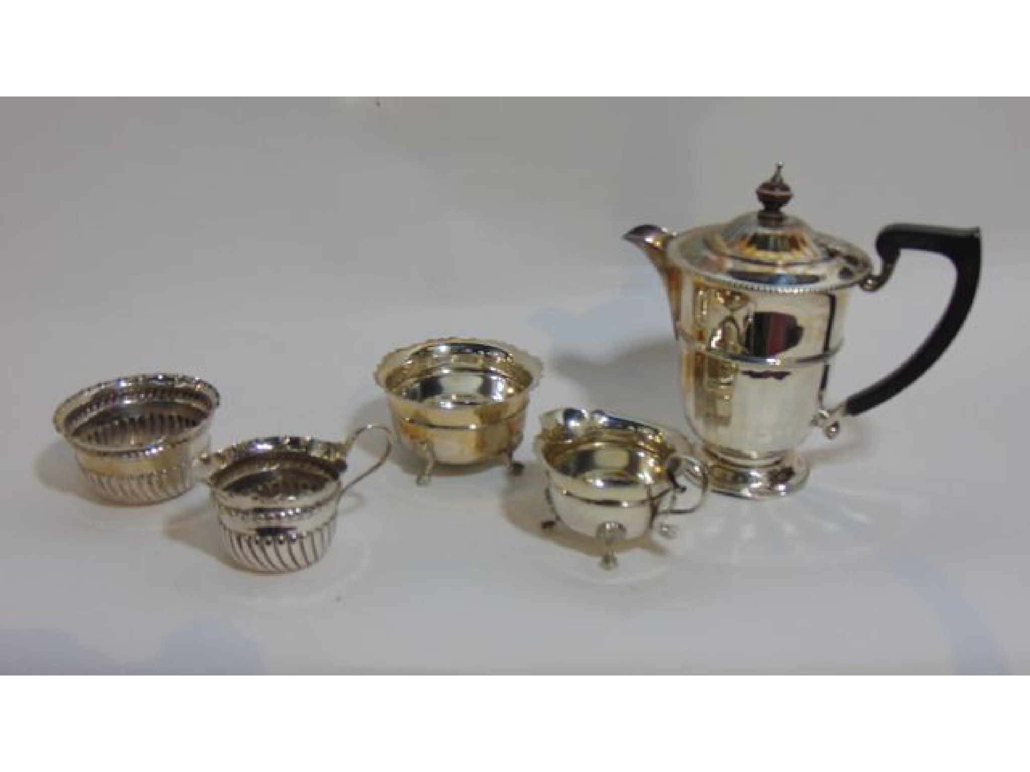 Appraisal: A George V silver coffee pot Birmingham the tapering body