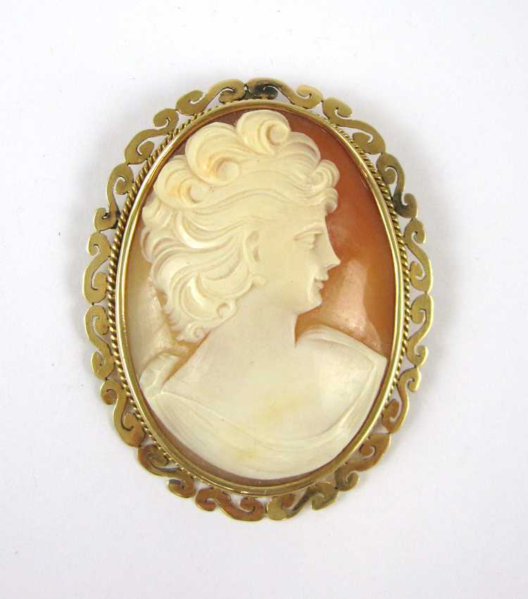 Appraisal: VICTORIAN CAMEO PENDANT BROOCH with a relief carved side profile