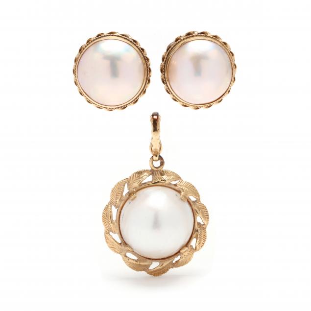 Appraisal: GOLD AND MAB PEARL PENDANT AND A PAIR OF GOLD