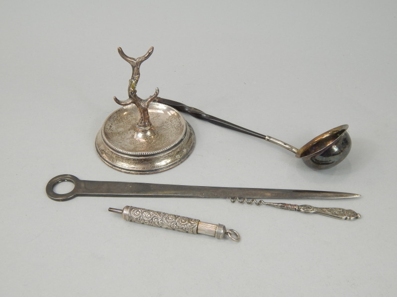 Appraisal: A collection of small silver etc to include a modern