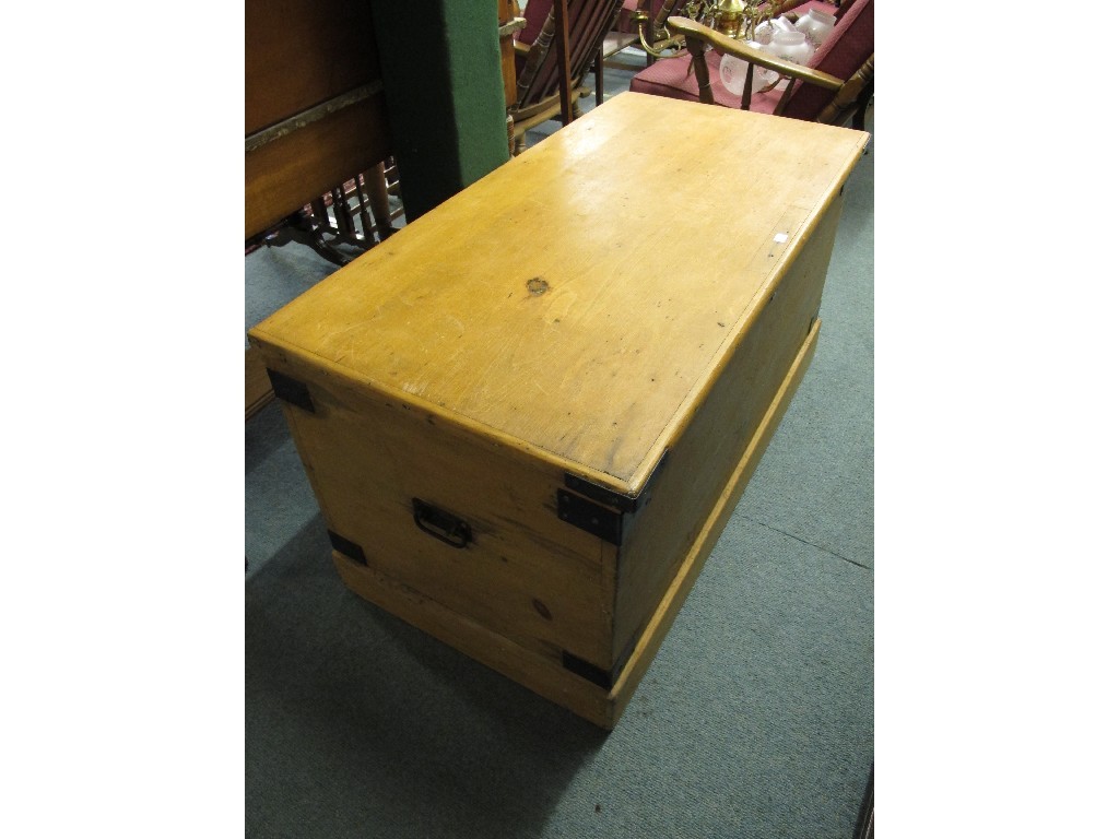 Appraisal: Pine blanket box