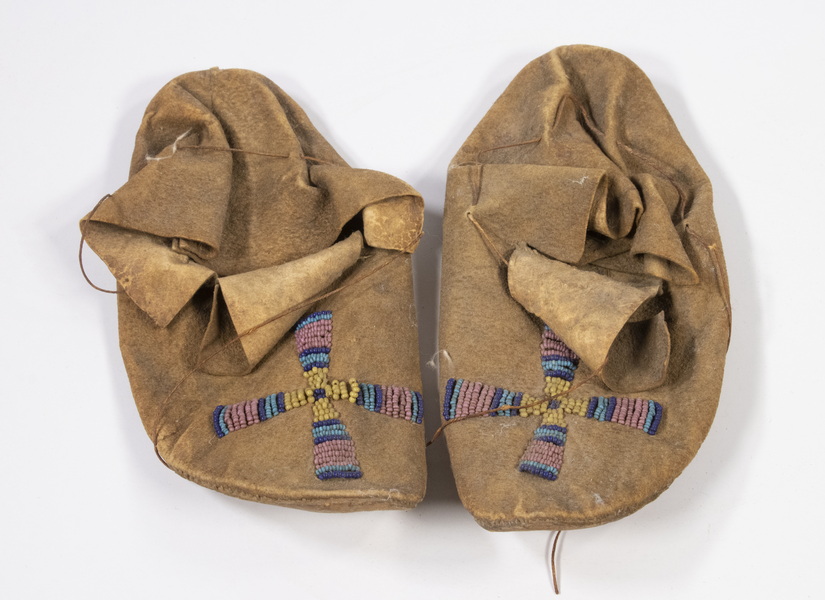 Appraisal: PR OF TH C NATIVE AMERICAN CHILD'S MOCCASINS Plains Indian