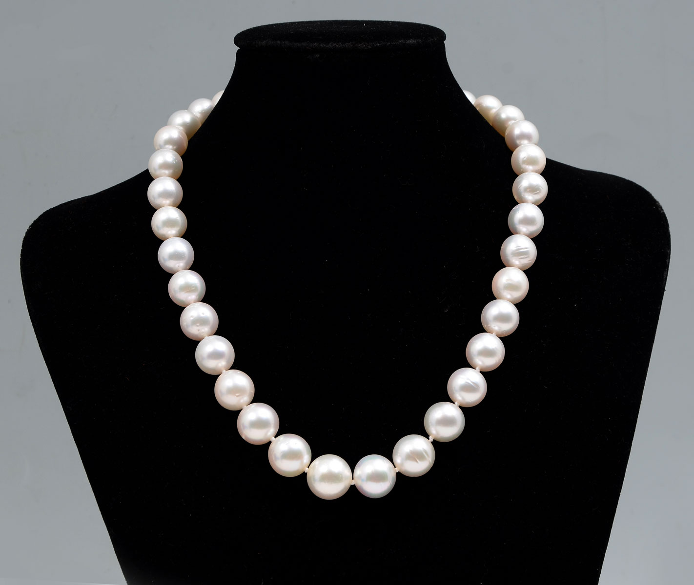 Appraisal: WHITE SOUTH SEAS PEARL NECKLACE '' necklace features South Seas