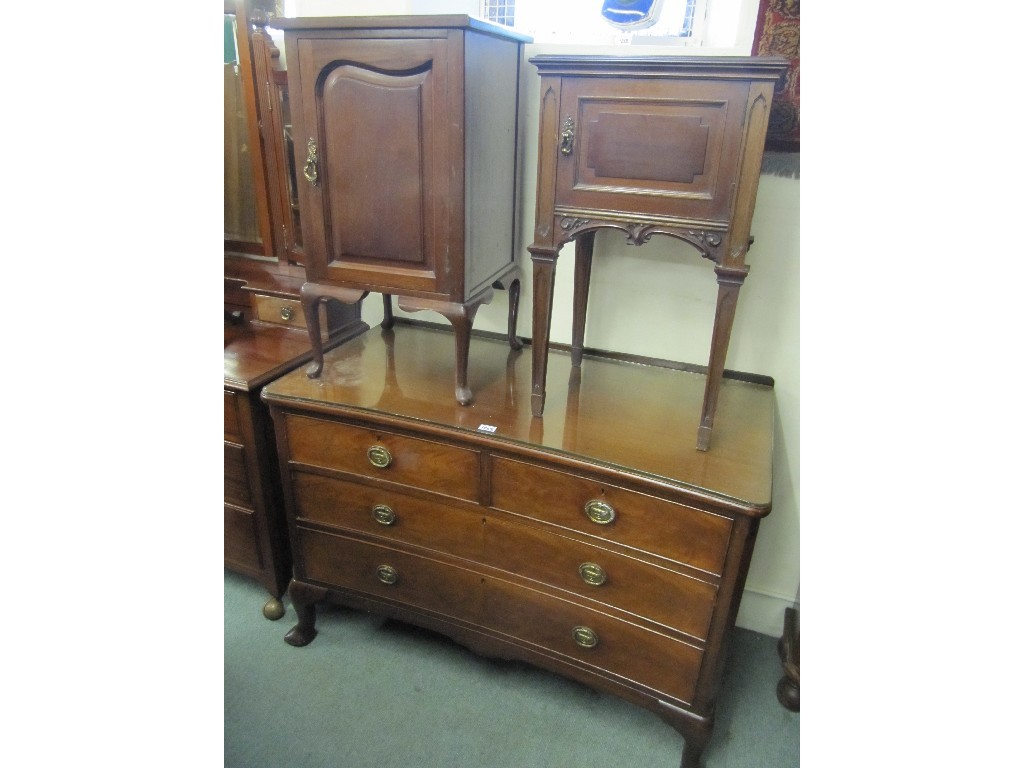 Appraisal: Mahogany two over two chest of drawers bedside cabinet and