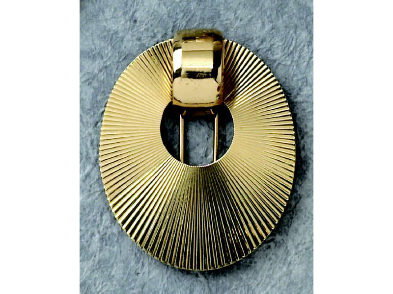 Appraisal: OVAL GOLD BROOCH k yellow gold contemporary oval brooch with