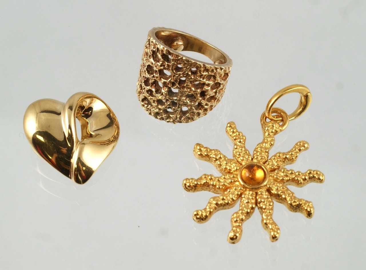 Appraisal: K YG items pierced ring size starfish pendant heart pendant