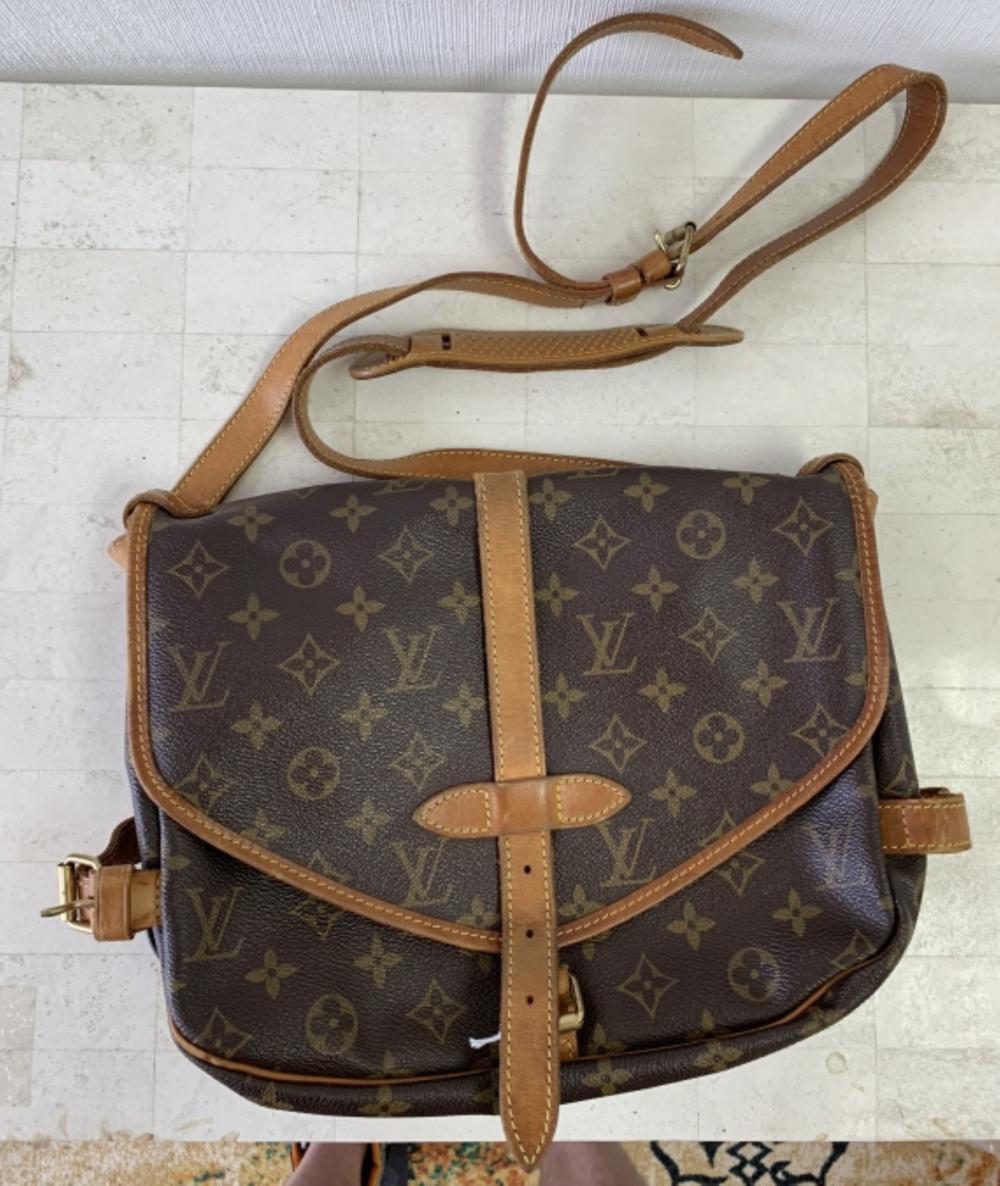 Appraisal: LOUIS VUITTON BROWN SAUMUR SHOULDER BAGLouis Vuitton brown Saumur shoulder