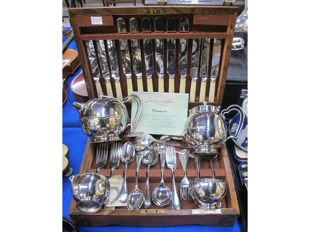 Appraisal: A lot comprising cased cutlery set and a four piece