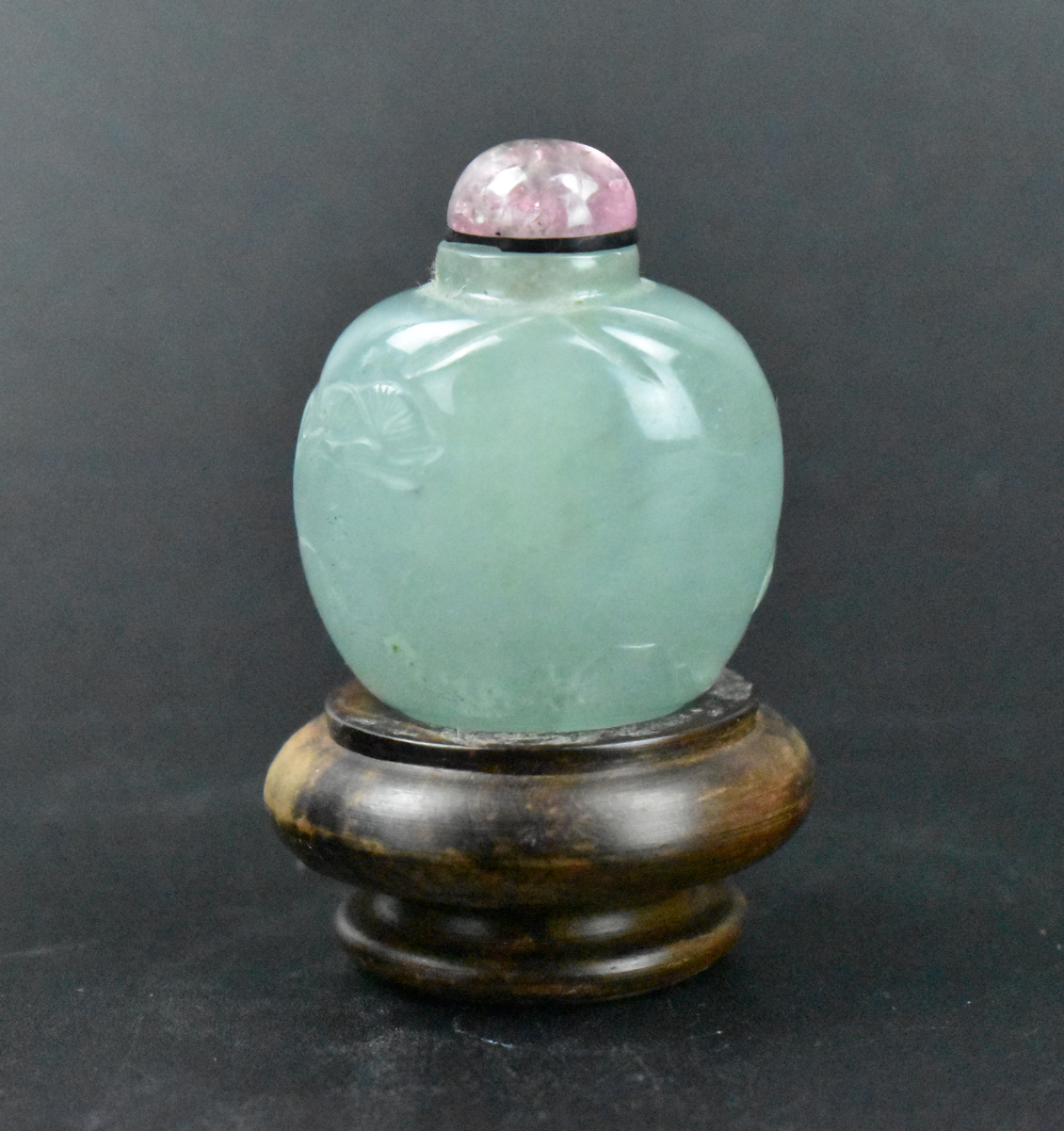 Appraisal: A Chinese jadeite carved snuff bottle with crane Carved in