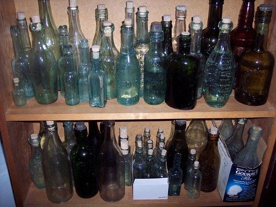 Appraisal: A large quantity of beer lemonade and other glass bottles