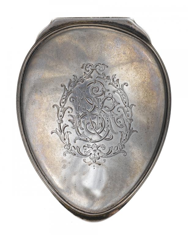 Appraisal: AN IRISH GEORGE III SILVER SNUFF BOX the moulded lid