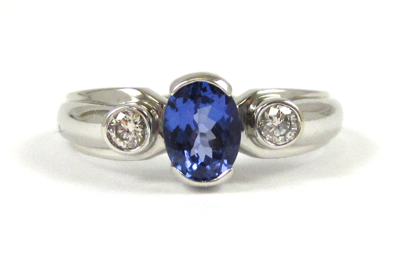 Appraisal: TANZANITE DIAMOND AND FOURTEEN KARAT GOLD RING The white gold