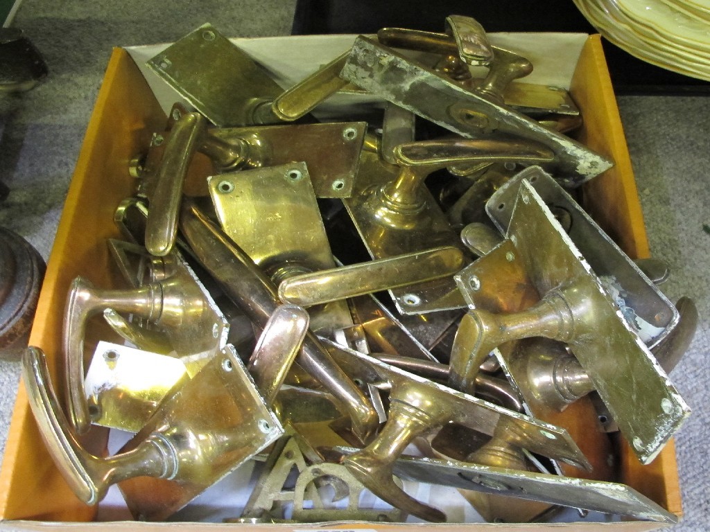 Appraisal: Box of brass door handles