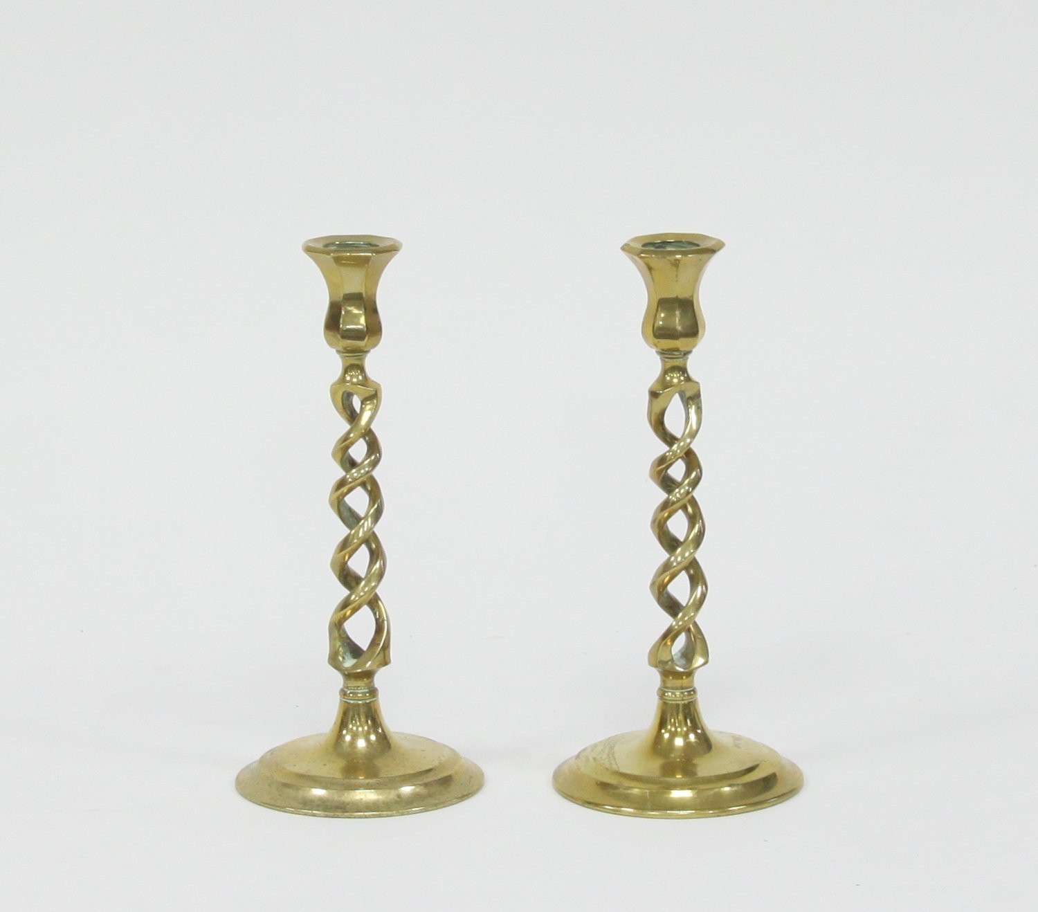 Appraisal: A pair of Victorian brass candlesticks with double twist turned