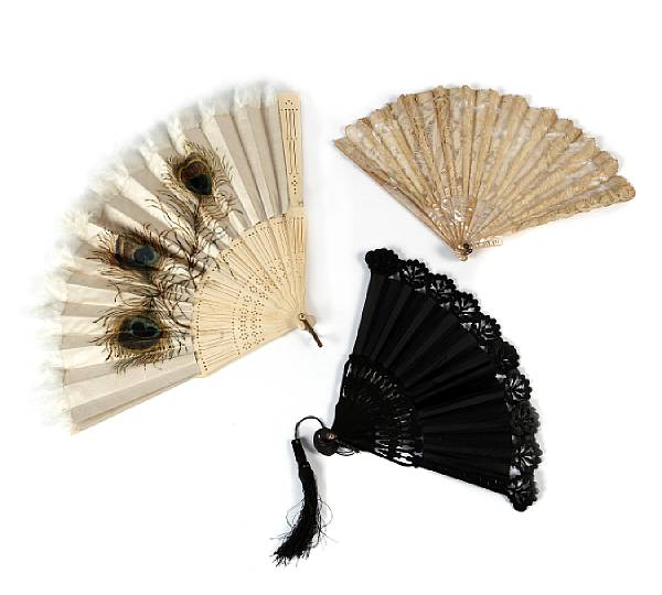 Appraisal: A collection of vintage and antique ladies fans losses damages