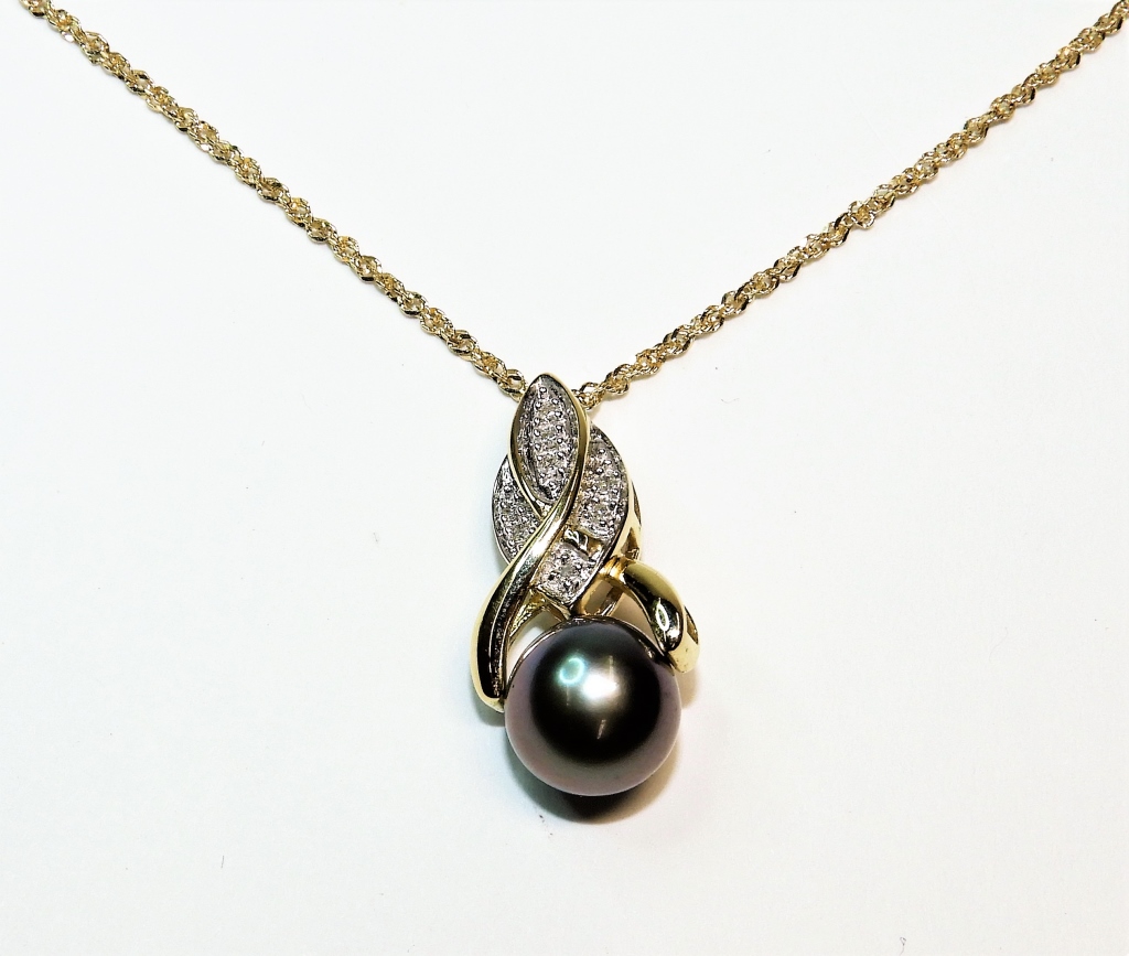 Appraisal: K YELLOW GOLD DIAMOND BLACK PEARL NECKLACE China th CenturyFine