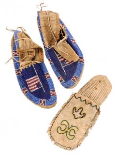 Appraisal: Two Native American beaded items Plains beaded hide men's moccasins