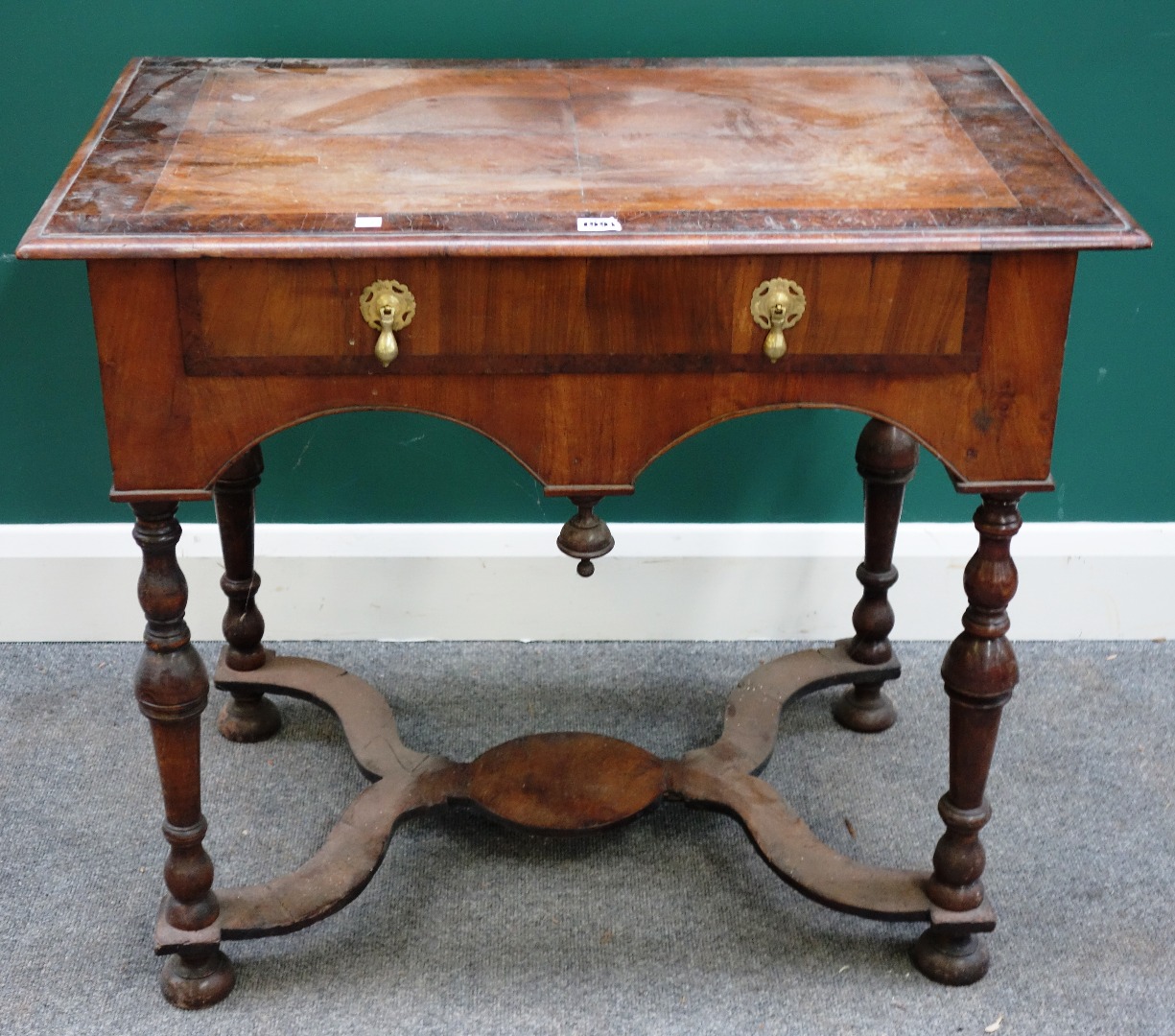 Appraisal: A Queen Anne style walnut single drawer side table on