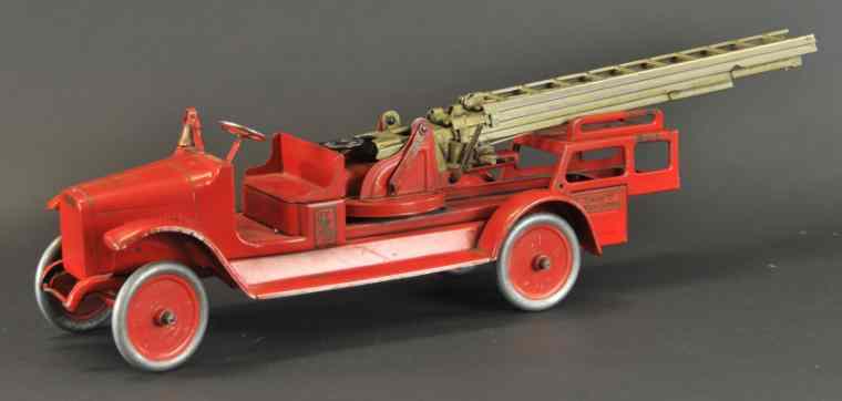 Appraisal: BUDDY 'L' AERIAL LADDER TRUCK Pressed steel done in red