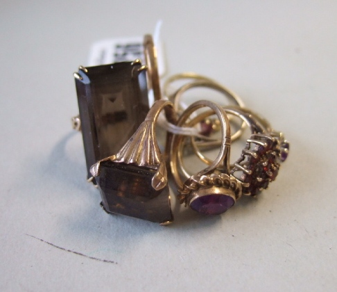 Appraisal: A ct gold ring mounted with a large rectangular step