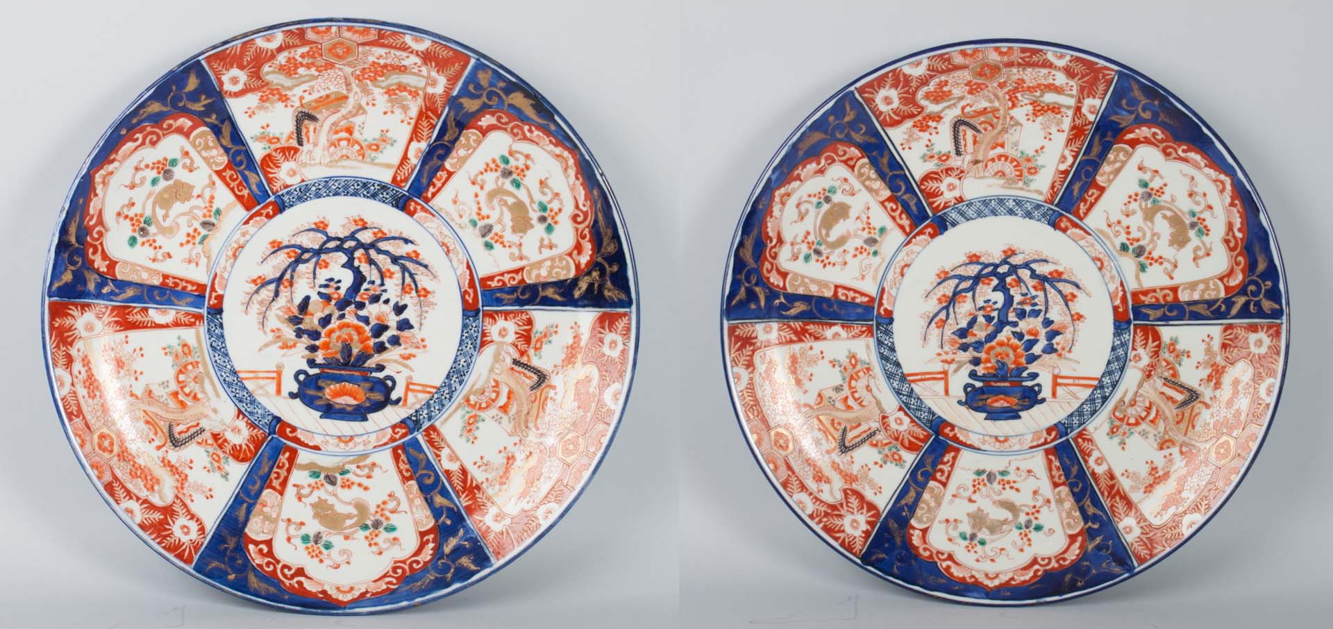 Appraisal: Pair of Japanese Imari porcelain chargers mid- th century in