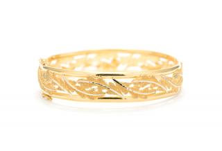 Appraisal: A KARAT YELLOW GOLD BANGLE BRACELET A KARAT YELLOW GOLD