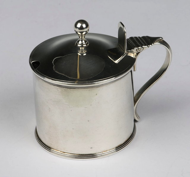 Appraisal: A GEORGE III SILVER MUSTARD POT of plain form with