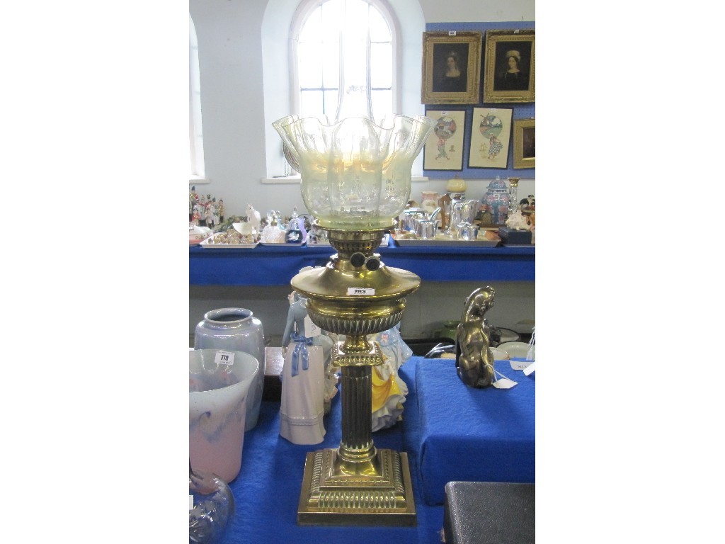 Appraisal: Brass Corinthian column paraffin lamp with frilled vaseline glass shade