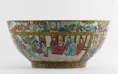 Appraisal: A Chinese Canton famille rose bowl brightly decorated with figures