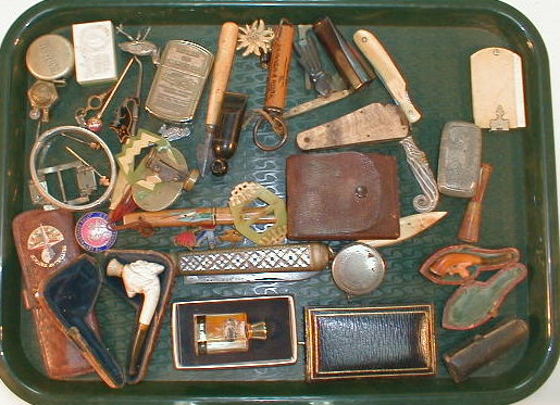 Appraisal: A mixed tray of trinket items including miniature Meerschaum pipe