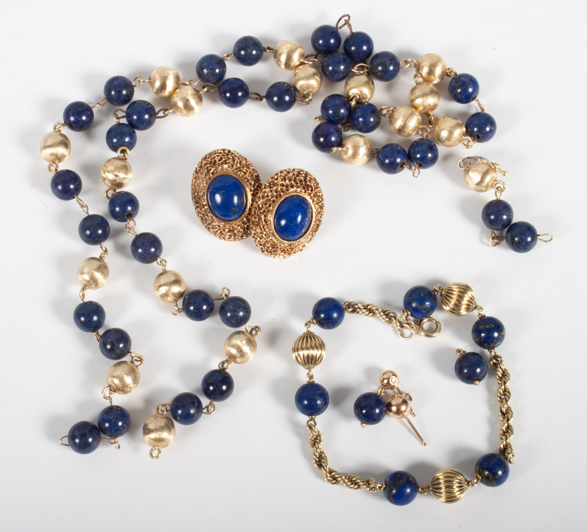 Appraisal: Gold and lapis lazuli parure comprising bead necklace broken bracelet