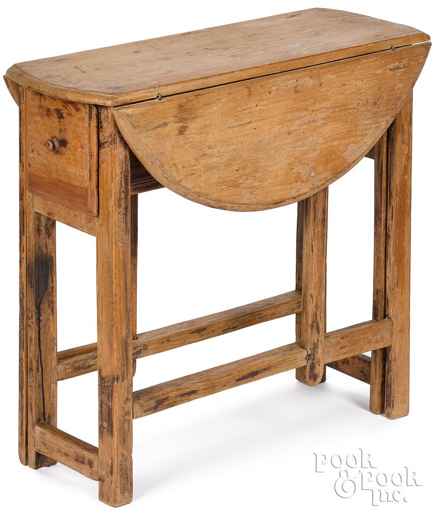 Appraisal: Pine gateleg table th c h w d Pine gateleg