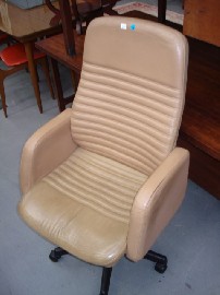 Appraisal: A modern beige leather office chair