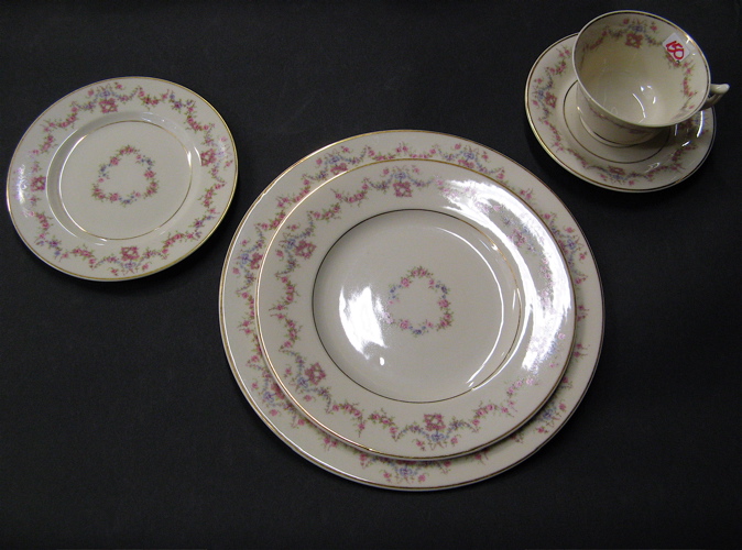 Appraisal: SYRACUSE CHINA SET AND LIMOGES SERVING BOWL pieces the Syracuse