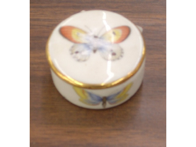 Appraisal: LIMOGES PILL BOX