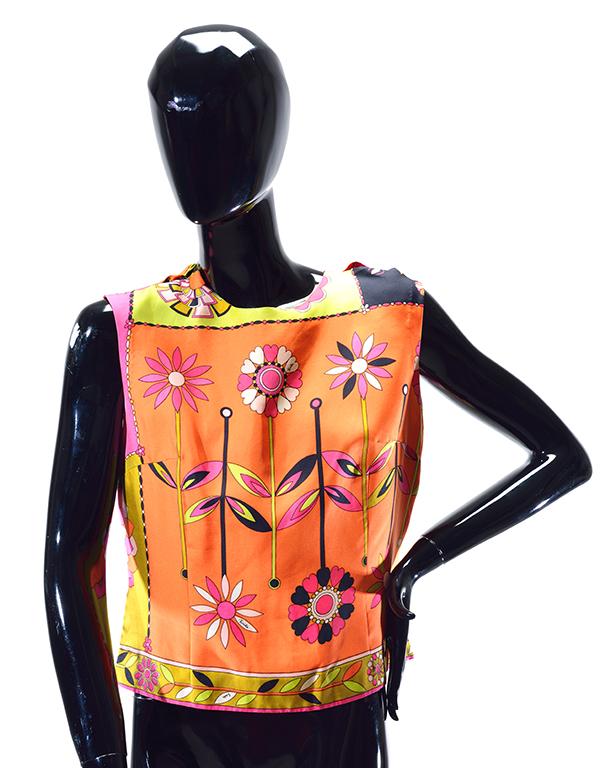 Appraisal: A 'S PUCCI TOP Silk with round neck Sleeveless button