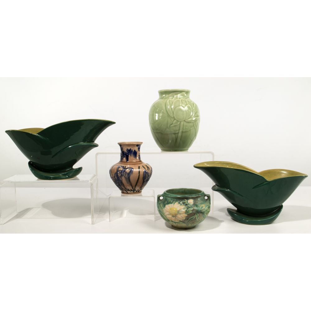 Appraisal: ROOKWOOD AND ROSEVILLE POTTERY ASSORTMENT items including a pair of