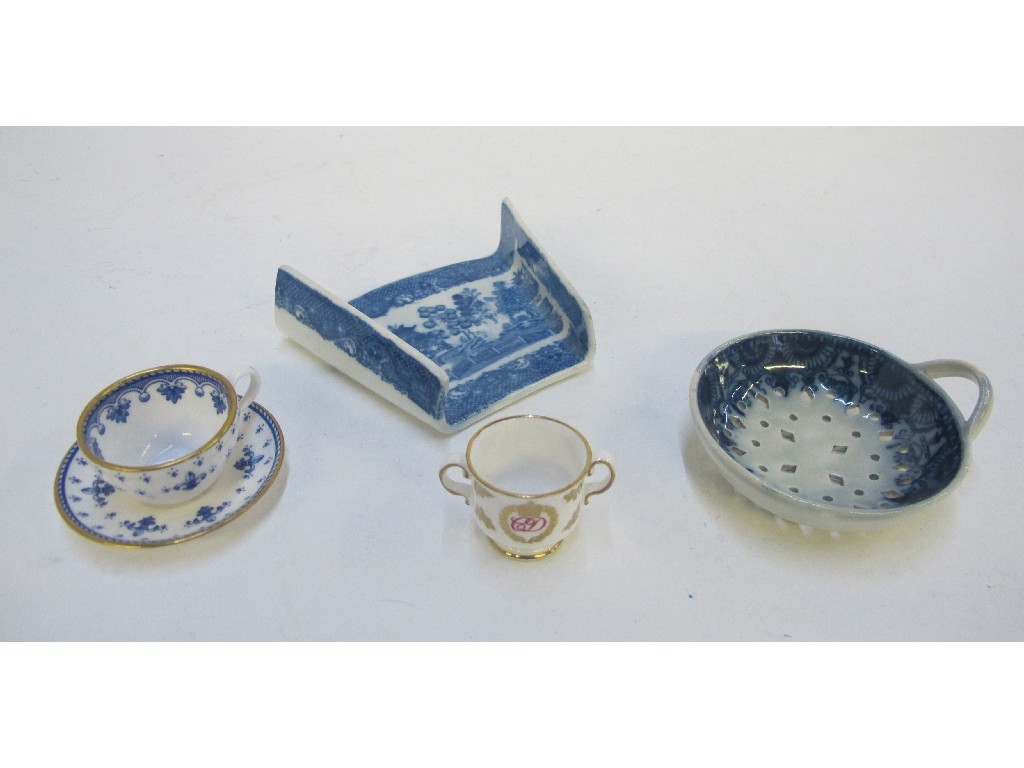 Appraisal: Blue and white pottery asparagus holder a strainer and two