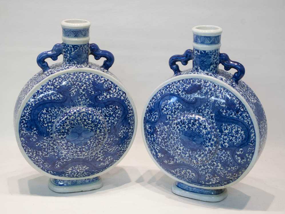 Appraisal: PAIR CHINESE QING BLUE AND WHITE PORCELAIN VESSELS footed flask